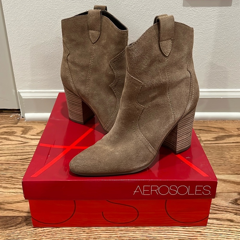 Aerosoles Lincoln Square Boots > Tan Suede > 8.5